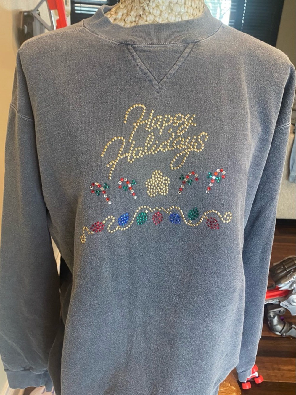Vintage 90s Grey 'Happy Holidays' Embellished Women's Sweatshirt